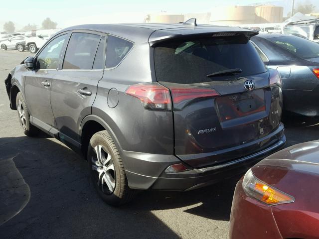 2T3ZFREV4HW390056 - 2017 TOYOTA RAV4 LE Boz foto 3