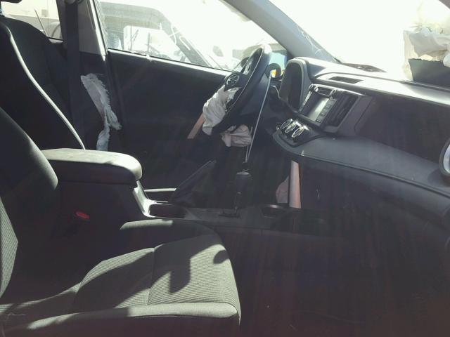 2T3ZFREV4HW390056 - 2017 TOYOTA RAV4 LE Boz foto 5