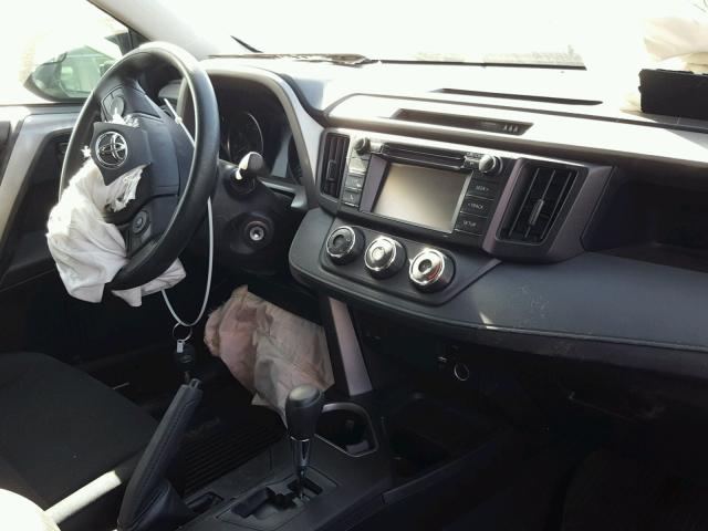 2T3ZFREV4HW390056 - 2017 TOYOTA RAV4 LE Boz foto 9