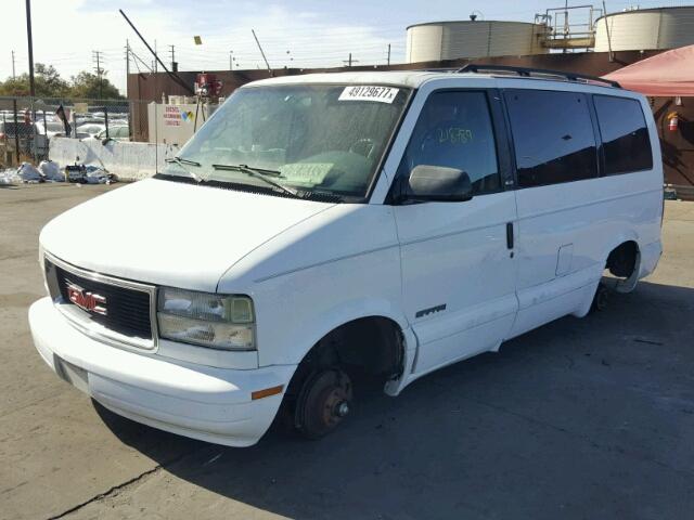 1GKDM19W2YB526718 - 2000 GMC SAFARI XT WHITE photo 2