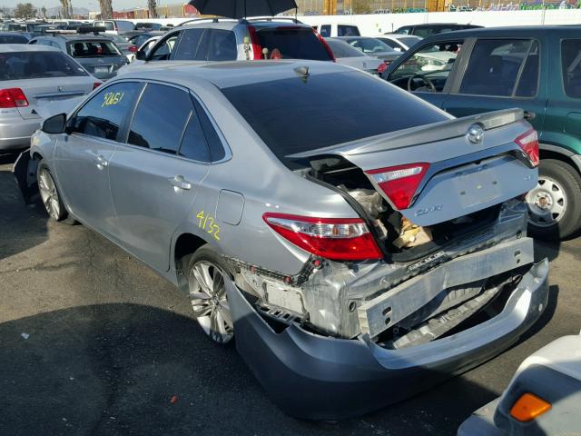 4T1BF1FKXFU095198 - 2015 TOYOTA CAMRY LE SILVER photo 3