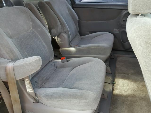 5TDZA23C05S362369 - 2005 TOYOTA SIENNA CE SILVER photo 6