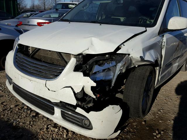 2C4RC1BG4DR751676 - 2013 CHRYSLER TOWN & COU WHITE photo 9