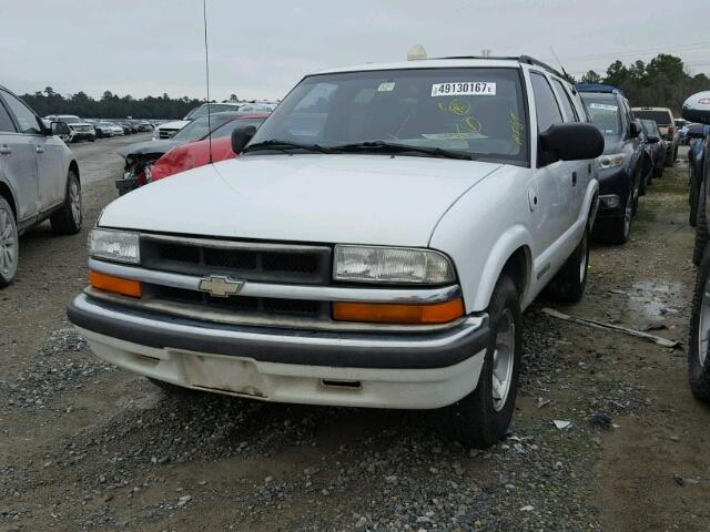 1GNCS13W5Y2375578 - 2000 CHEVROLET BLAZER WHITE photo 2