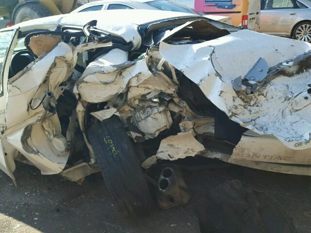2G2WP522641207704 - 2004 PONTIAC GRAND PRIX Սպիտակ լուսանկար 9
