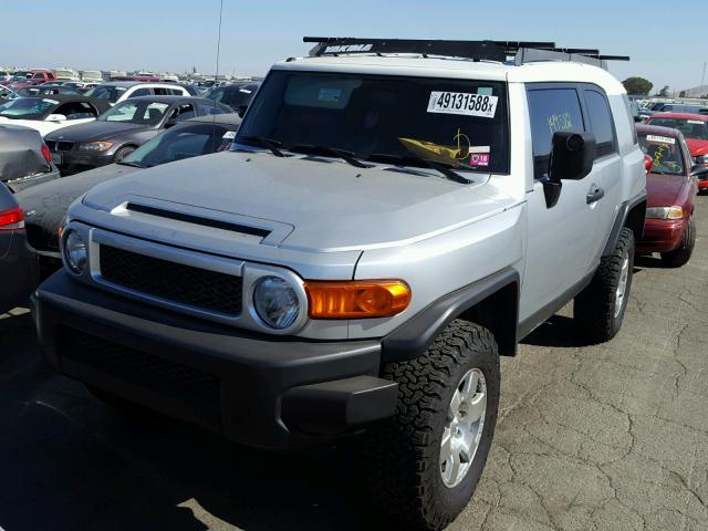 JTEBU11F970056837 - 2007 TOYOTA FJ CRUISER SILVER photo 2