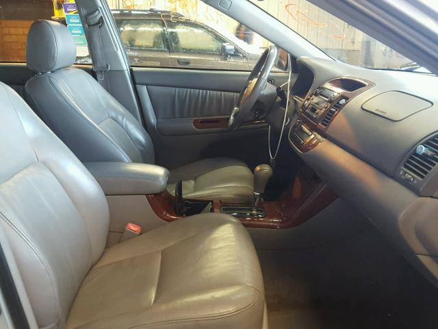 4T1BF30K35U599367 - 2005 TOYOTA CAMRY LE 银色 照片 5