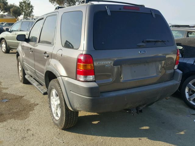 1FMYU03152KC37730 - 2002 FORD ESCAPE XLT GRAY photo 3