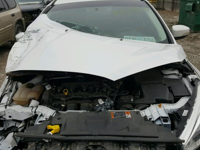 1FADP3F20FL304742 - 2015 FORD FOCUS SE WHITE photo 7