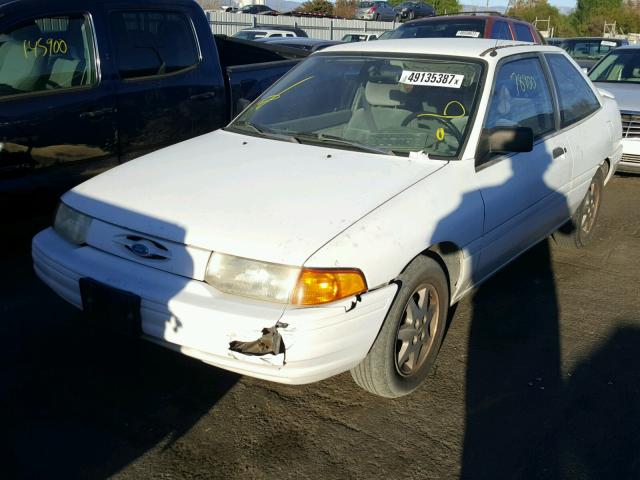 1FAPP11J0PW318091 - 1993 FORD ESCORT LX WHITE photo 2