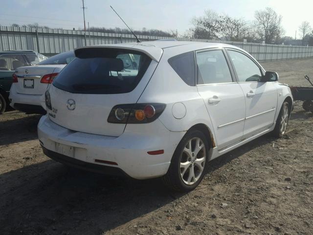 JM1BK143251246420 - 2005 MAZDA 3 HATCHBAC WHITE photo 4