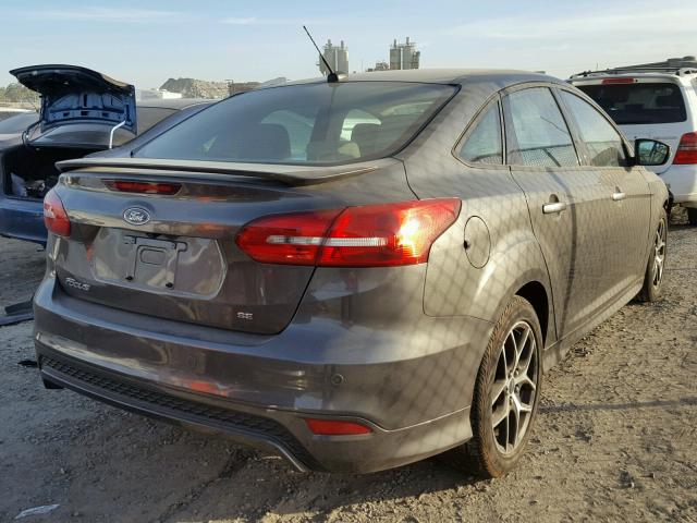 1FADP3F22FL385808 - 2015 FORD FOCUS SE GRAY photo 4