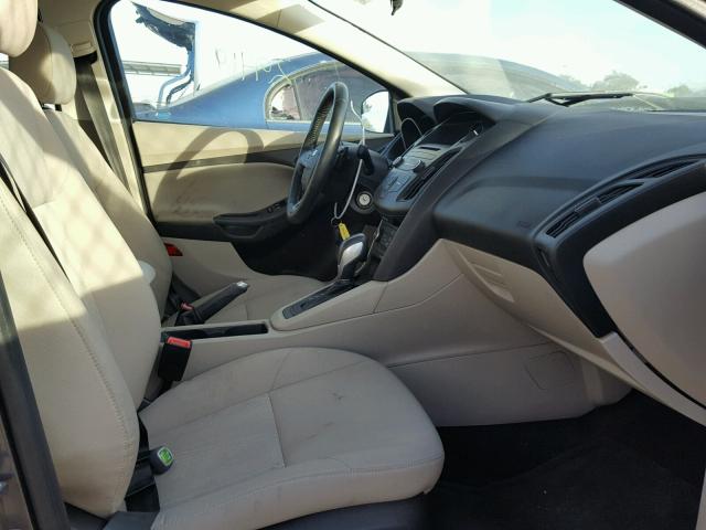 1FADP3F22FL385808 - 2015 FORD FOCUS SE GRAY photo 5