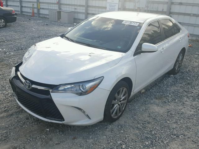 4T1BF1FK1HU354017 - 2017 TOYOTA CAMRY LE WHITE photo 2