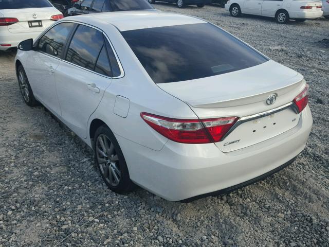 4T1BF1FK1HU354017 - 2017 TOYOTA CAMRY LE WHITE photo 3