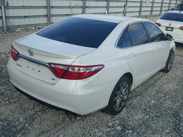 4T1BF1FK1HU354017 - 2017 TOYOTA CAMRY LE WHITE photo 4