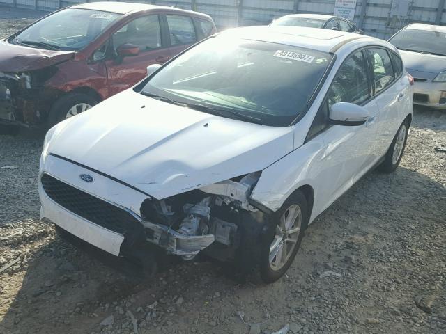 1FADP3K21GL297856 - 2016 FORD FOCUS SE WHITE photo 2