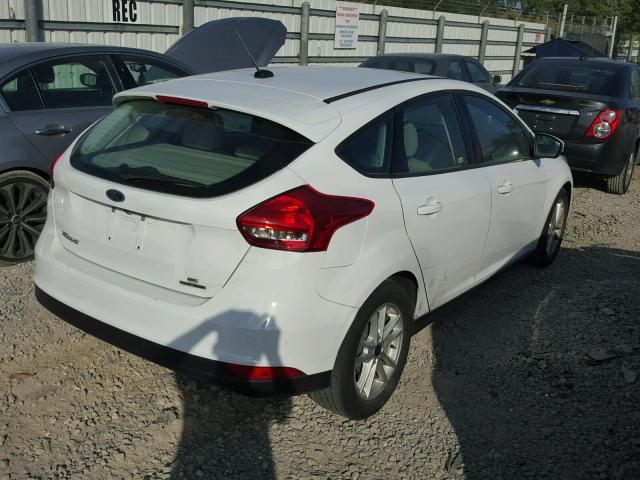 1FADP3K21GL297856 - 2016 FORD FOCUS SE WHITE photo 4