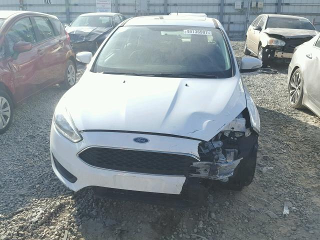 1FADP3K21GL297856 - 2016 FORD FOCUS SE WHITE photo 9