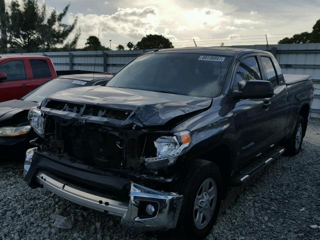 5TFRM5F13HX111203 - 2017 TOYOTA TUNDRA DOU GRAY photo 2