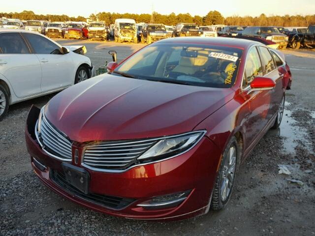 3LN6L2LU4DR829019 - 2013 LINCOLN MKZ HYBRID RED photo 2