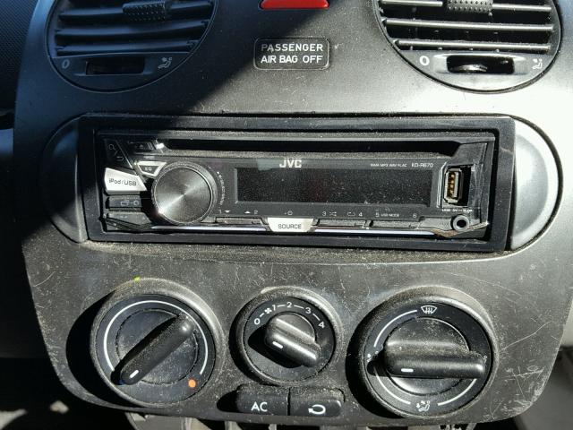 3VWCK31C14M411358 - 2004 VOLKSWAGEN NEW BEETLE 银色 照片 9