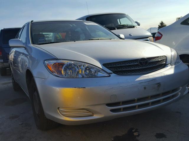 JTDBE32K420026632 - 2002 TOYOTA CAMRY LE SILVER photo 1