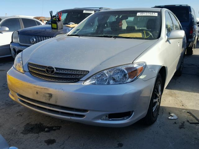 JTDBE32K420026632 - 2002 TOYOTA CAMRY LE SILVER photo 2