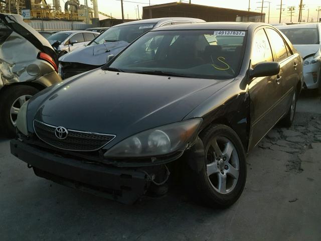 4T1BF32K22U515970 - 2002 TOYOTA CAMRY LE GREEN photo 2