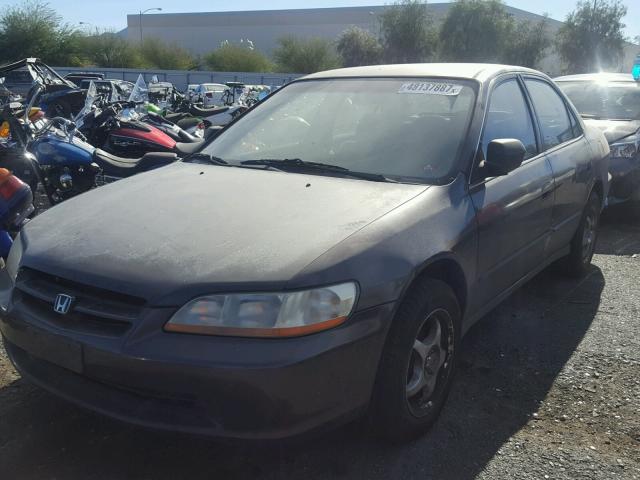 1HGCG6655XA073904 - 1999 HONDA ACCORD LX GRAY photo 2