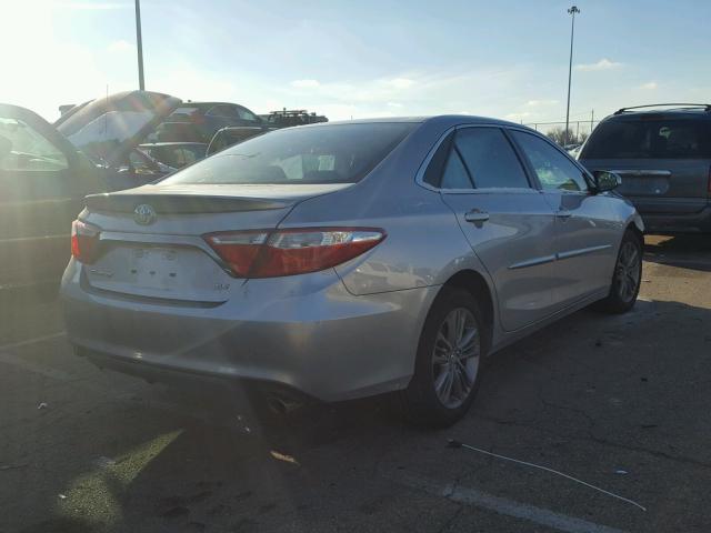 4T1BF1FK3HU399721 - 2017 TOYOTA CAMRY LE ვერცხლისფერი ფოტო 4