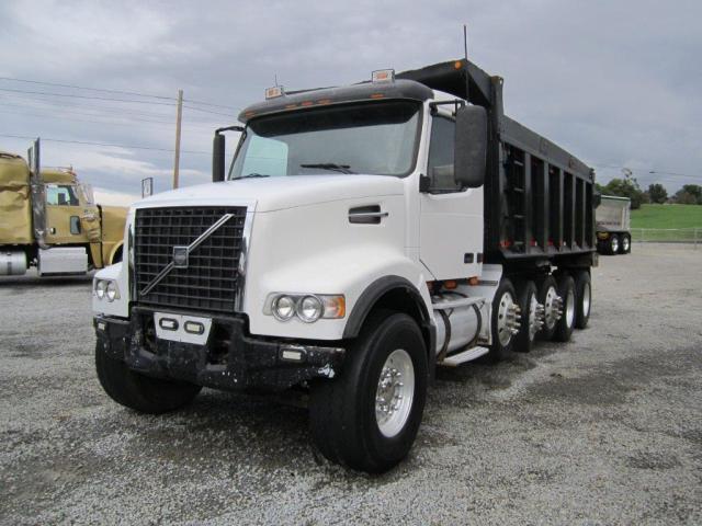 4V5KC9GHX2N317791 - 2002 VOLVO VHD WHITE photo 2