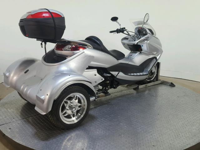 L37LMPCV5GZ010022 - 2016 DAIX SCOOTER SILVER photo 8