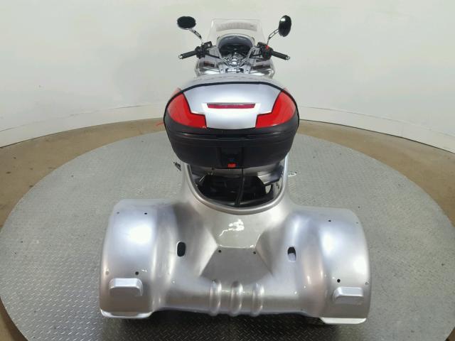 L37LMPCV5GZ010022 - 2016 DAIX SCOOTER SILVER photo 9