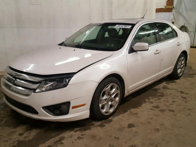 3FAHP0HA2BR164144 - 2011 FORD FUSION SE WHITE photo 2