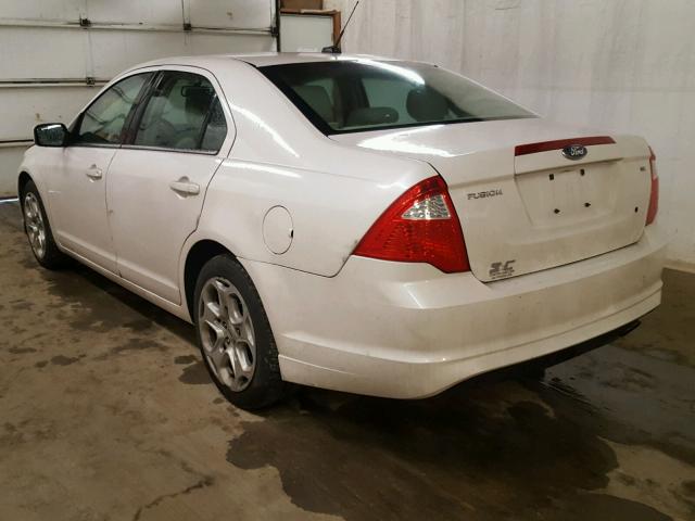 3FAHP0HA2BR164144 - 2011 FORD FUSION SE WHITE photo 3