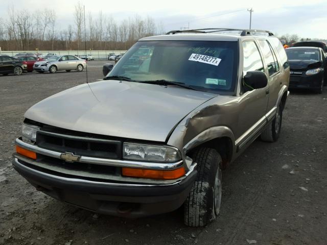 1GNDT13W1YK283711 - 2000 CHEVROLET BLAZER TAN photo 2