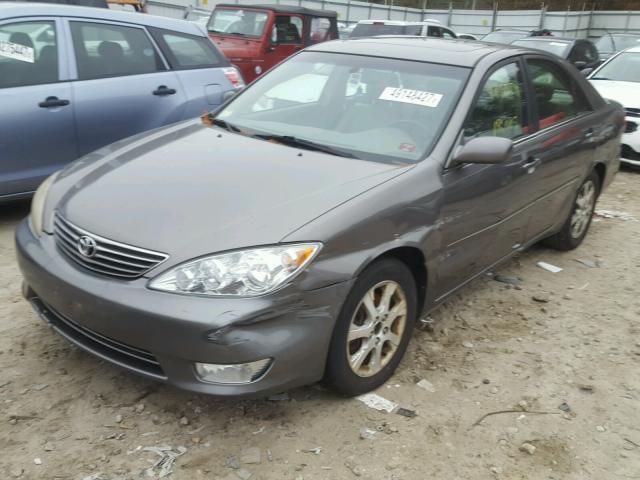 JTDBF30K460170509 - 2006 TOYOTA CAMRY LE GRAY photo 2