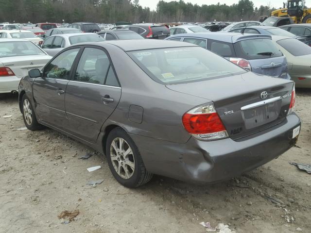 JTDBF30K460170509 - 2006 TOYOTA CAMRY LE GRAY photo 3