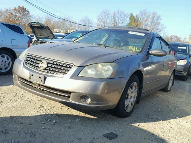 1N4AL11D55C137966 - 2005 NISSAN ALTIMA S BROWN photo 2