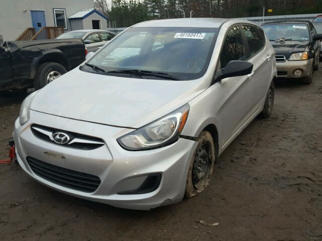 KMHCT5AE2DU082173 - 2013 HYUNDAI ACCENT GLS GRAY photo 2