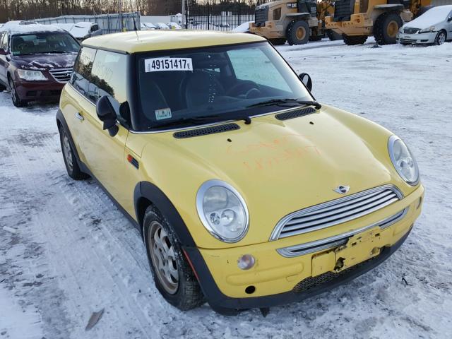 WMWRC33432TC34505 - 2002 MINI COOPER YELLOW photo 1