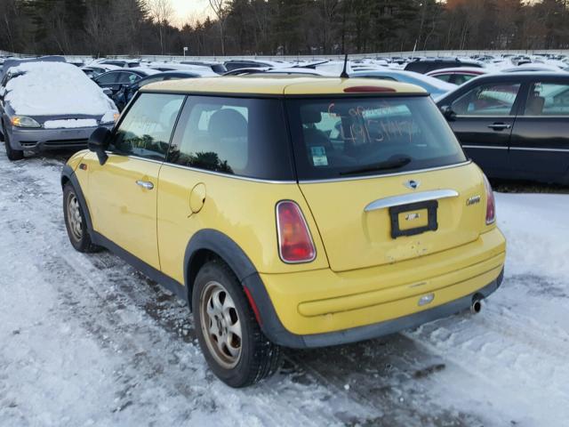 WMWRC33432TC34505 - 2002 MINI COOPER YELLOW photo 3