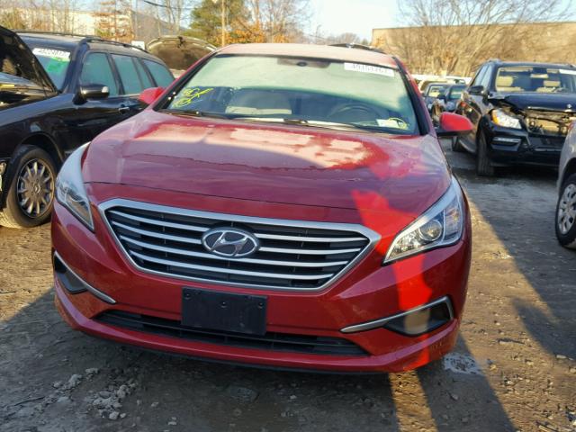 5NPE24AF6HH573932 - 2017 HYUNDAI SONATA SE RED photo 9