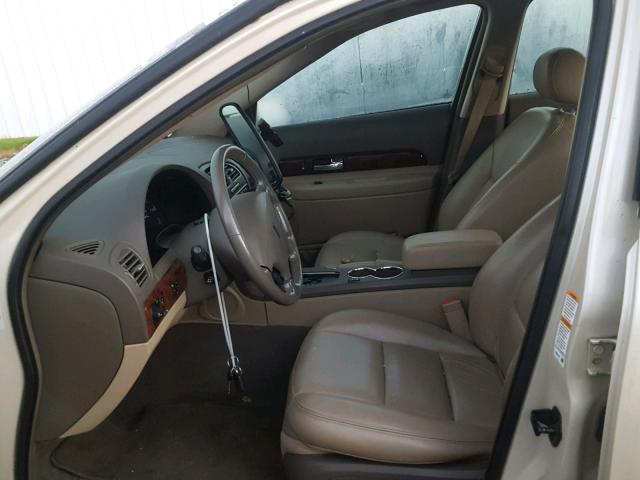 1LNHM87A42Y612738 - 2002 LINCOLN LS 奶油色 照片 5