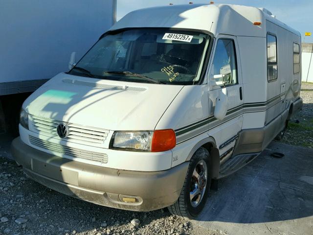 WV3AB47092H088558 - 2002 VOLKSWAGEN EUROVAN WHITE photo 2