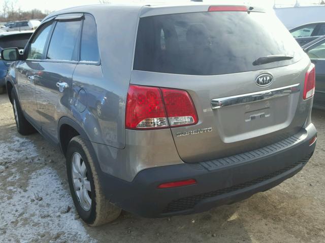 5XYKT3A19BG130445 - 2011 KIA SORENTO BA SILVER photo 3