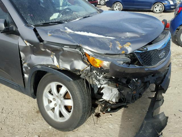 5XYKT3A19BG130445 - 2011 KIA SORENTO BA SILVER photo 9