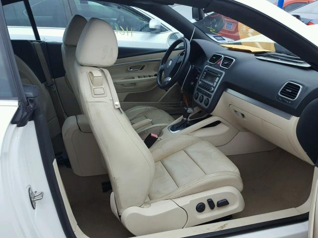 WVWDA71F27V001853 - 2007 VOLKSWAGEN EOS 2.0T S WHITE photo 5
