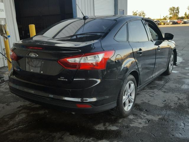 1FADP3F22EL345873 - 2014 FORD FOCUS SE BLACK photo 4